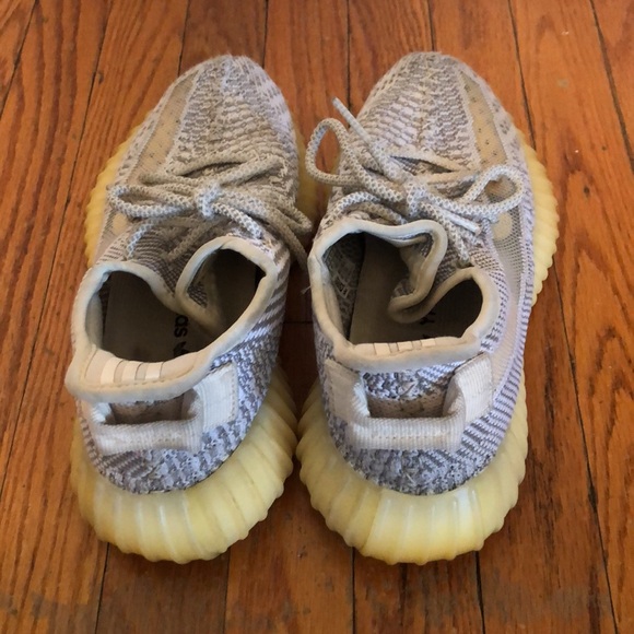 Adidas Yeezy Boost Preowned. Size 5 - Picture 2 of 5